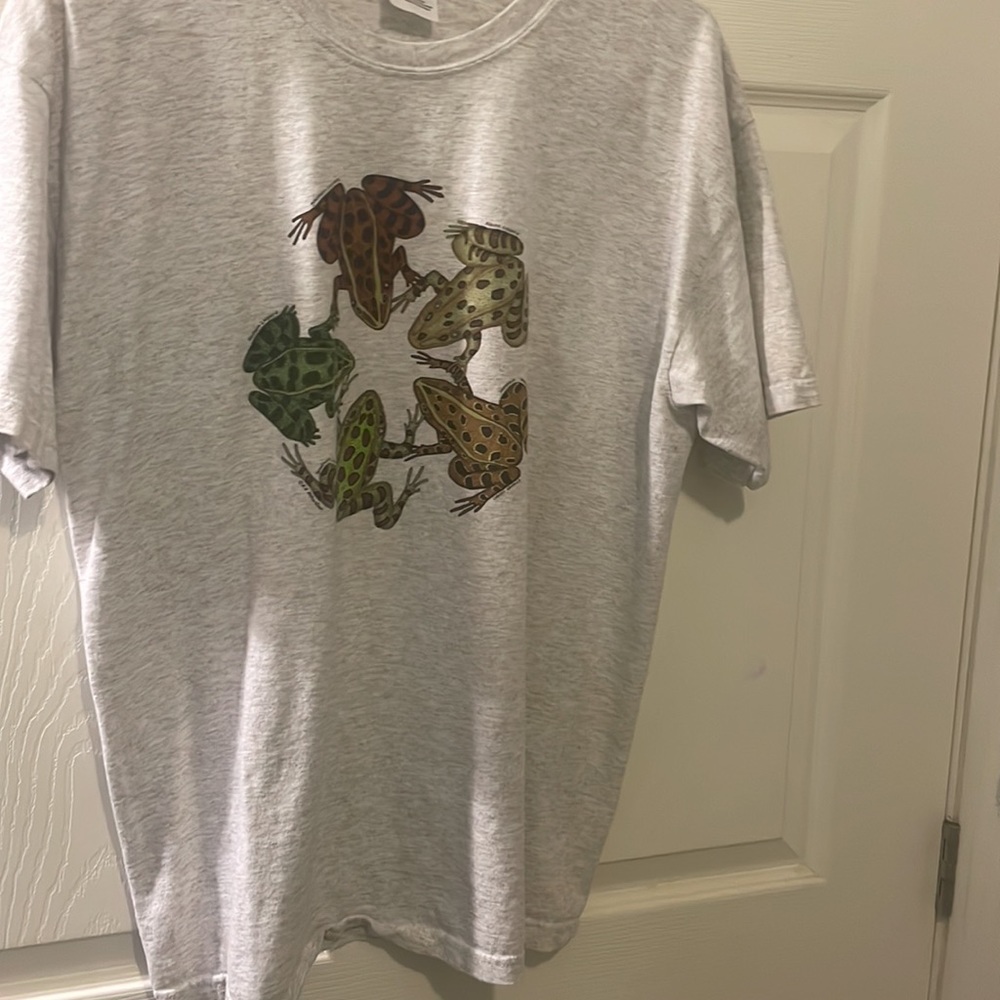 Gildan Large short sleeved tee shirt featuring tropical frogs with names